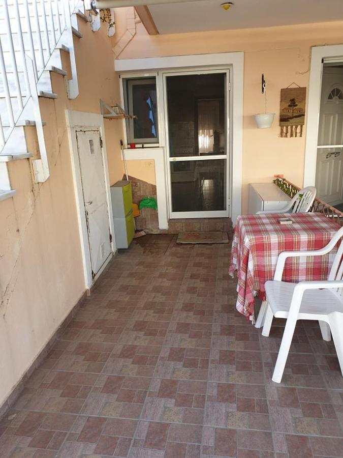 Anna Apartments Néa Péramos Eksteriør bilde