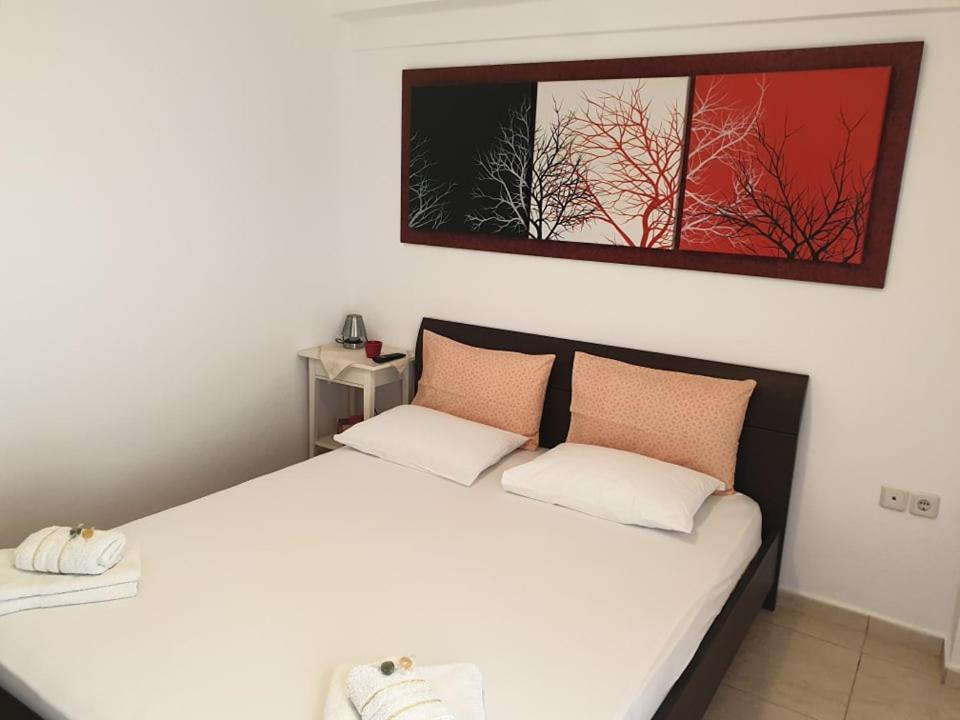 Anna Apartments Néa Péramos Eksteriør bilde