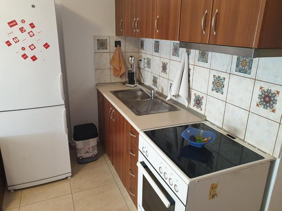 Anna Apartments Néa Péramos Eksteriør bilde